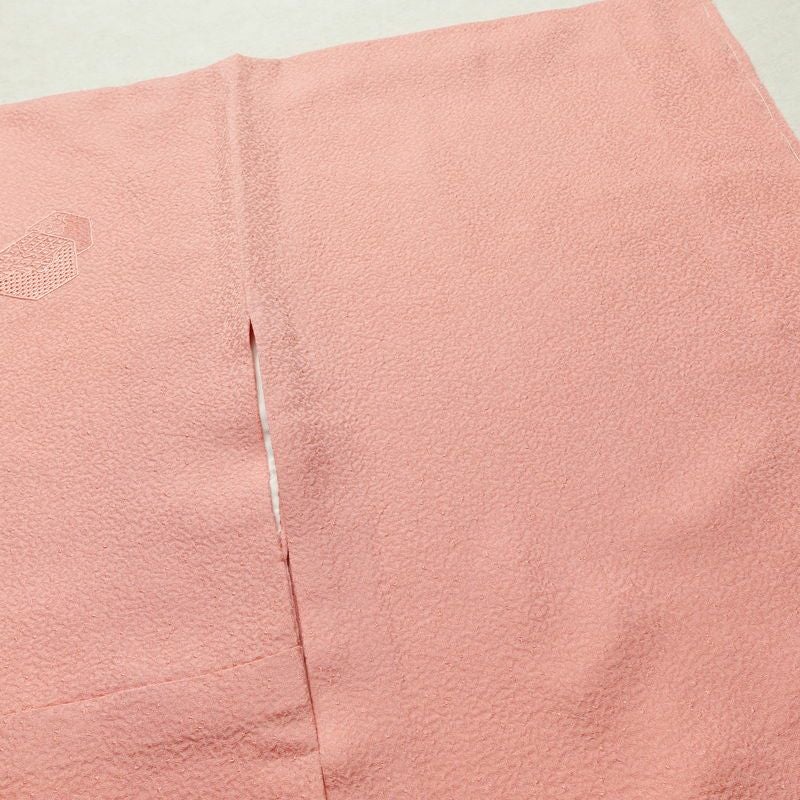 付け下げ 美品 堅牢染 ケミカル刺繍 しつけ糸付き 一つ紋付き 正絹 古典柄 袷仕立て 身丈160cm 裄丈62.5cm 刺繍 フォーマル 着物 ピンク_画像14
