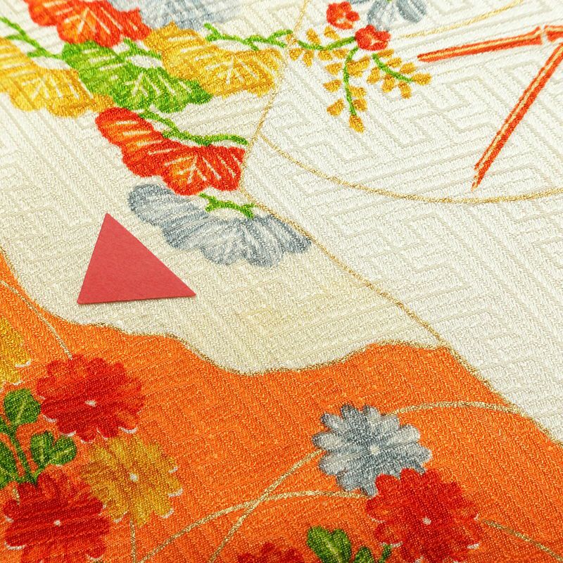 小紋 しつけ糸付き 綸子 正絹 古典柄 袷仕立て 身丈155.5cm 裄丈67.5cm 箔 金彩 着物 クリーム_画像13