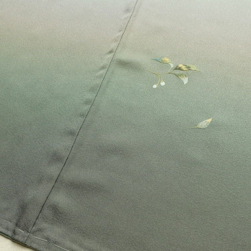 付け下げ 美品 しつけ糸付き 正絹 木の葉・植物柄 袷仕立て 身丈158cm 裄丈65cm 刺繍 共八掛 フォーマル 着物 緑・うぐいす色_画像12