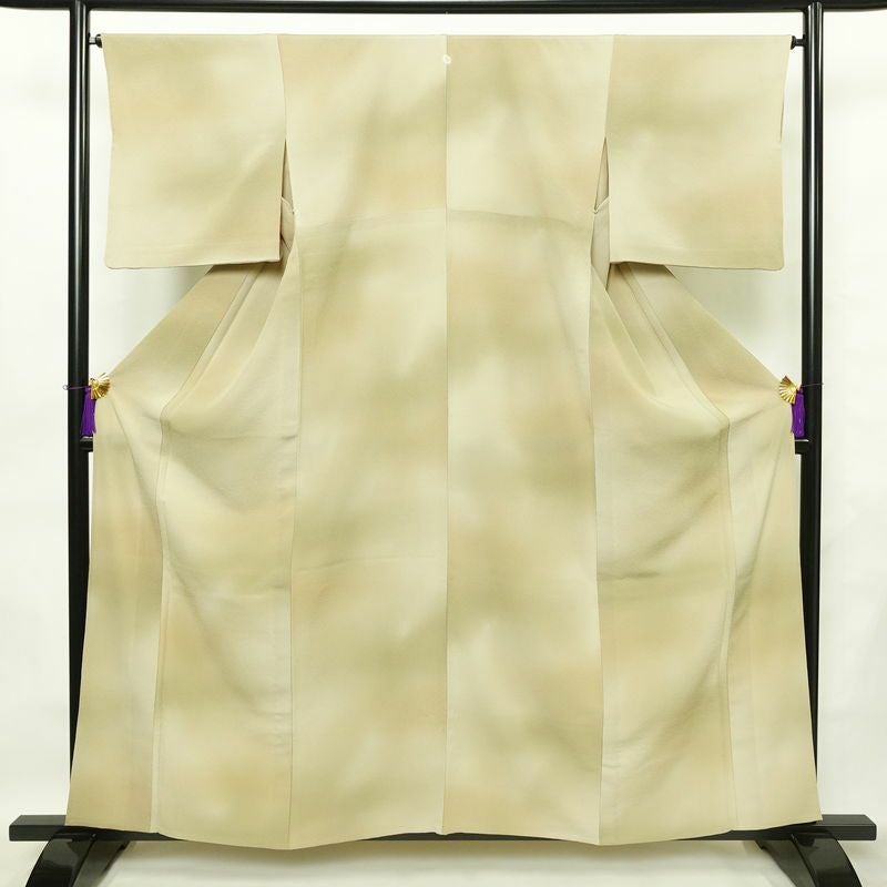 単衣 色無地 良品 縮緬 一つ紋付き 正絹 その他の柄 単衣仕立て 身丈160cm 裄丈66.5cm フォーマル 着物 ぼかし ベージュ_画像1