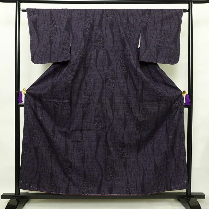 紬 美品 しつけ糸付き 正絹 縞柄・線柄 袷仕立て 身丈158cm 裄丈64cm 着物 紫・藤色_画像1