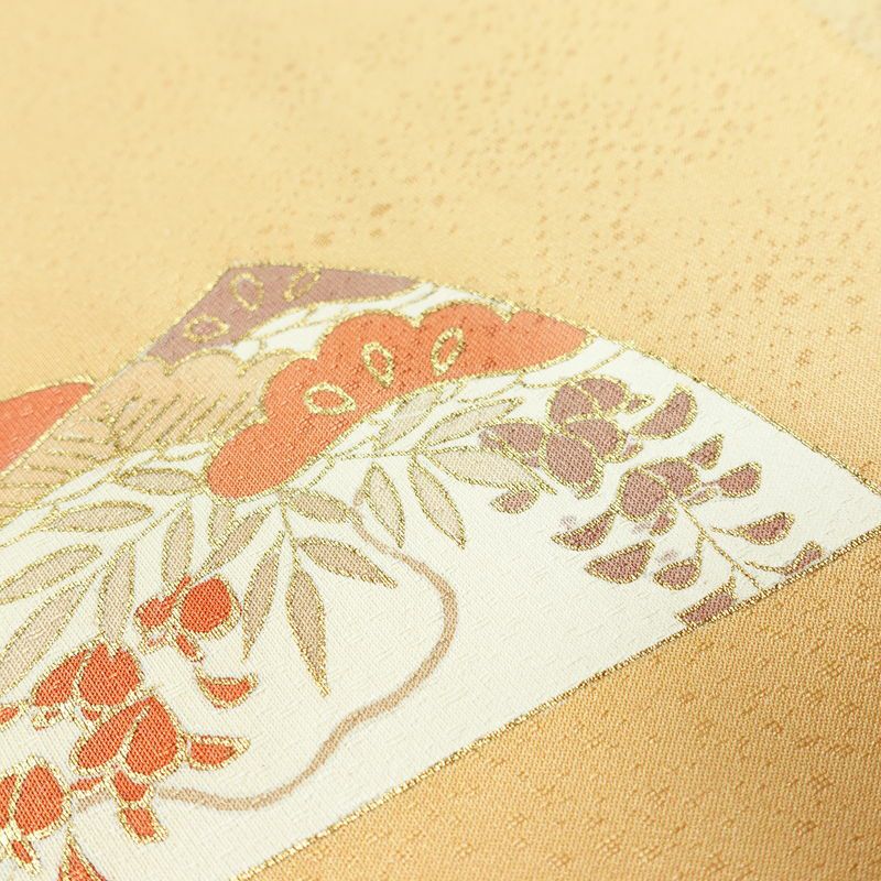 付け下げ 良品 落款入り 金駒刺繍 正絹 古典柄 袷仕立て 身丈163cm 裄丈66.5cm 箔 刺繍 金彩 フォーマル 着物 扇子 黄・黄土色_画像8