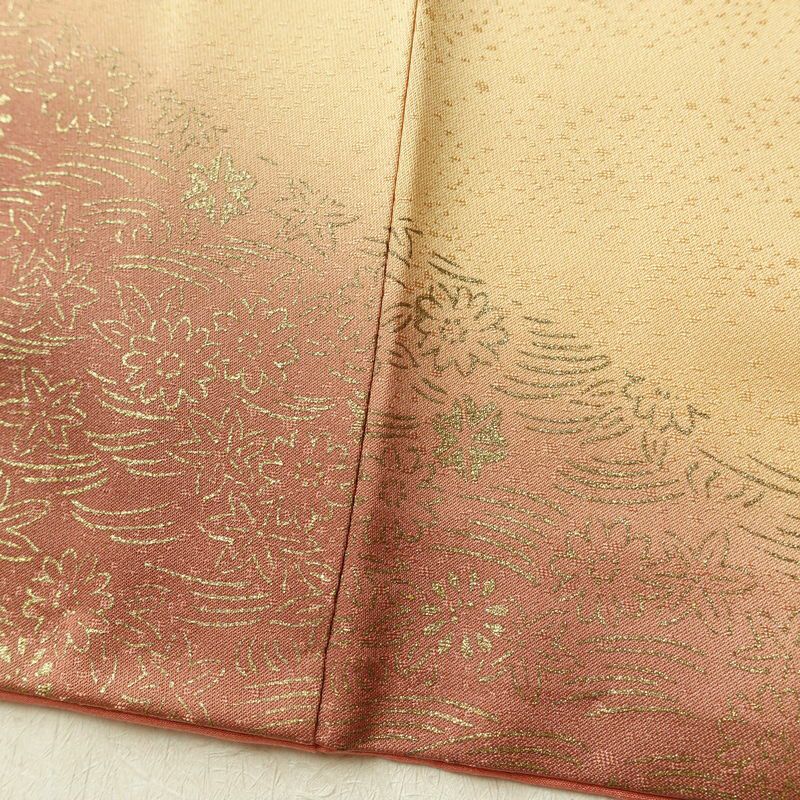 付け下げ 良品 落款入り 金駒刺繍 正絹 古典柄 袷仕立て 身丈163cm 裄丈66.5cm 箔 刺繍 金彩 フォーマル 着物 扇子 黄・黄土色_画像11