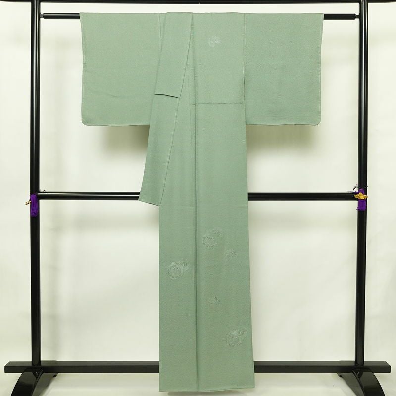 付け下げ 美品 スワトウ刺繍 正絹 幾何学柄・抽象柄 袷仕立て 身丈158.5cm 裄丈65cm 刺繍 一部しつけ糸付き フォーマル 着物 緑・うぐいす色_画像2