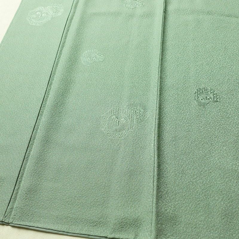 付け下げ 美品 スワトウ刺繍 正絹 幾何学柄・抽象柄 袷仕立て 身丈158.5cm 裄丈65cm 刺繍 一部しつけ糸付き フォーマル 着物 緑・うぐいす色_画像4