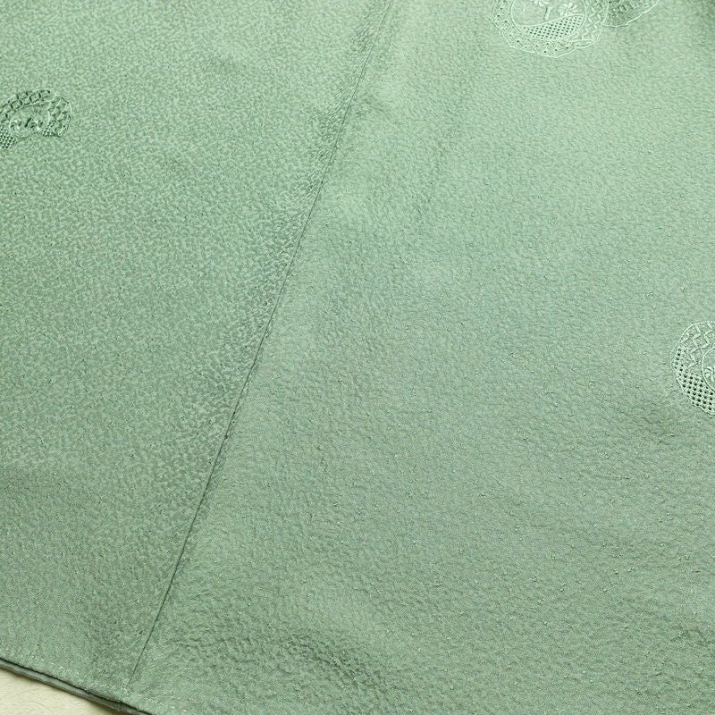 付け下げ 美品 スワトウ刺繍 正絹 幾何学柄・抽象柄 袷仕立て 身丈158.5cm 裄丈65cm 刺繍 一部しつけ糸付き フォーマル 着物 緑・うぐいす色_画像13
