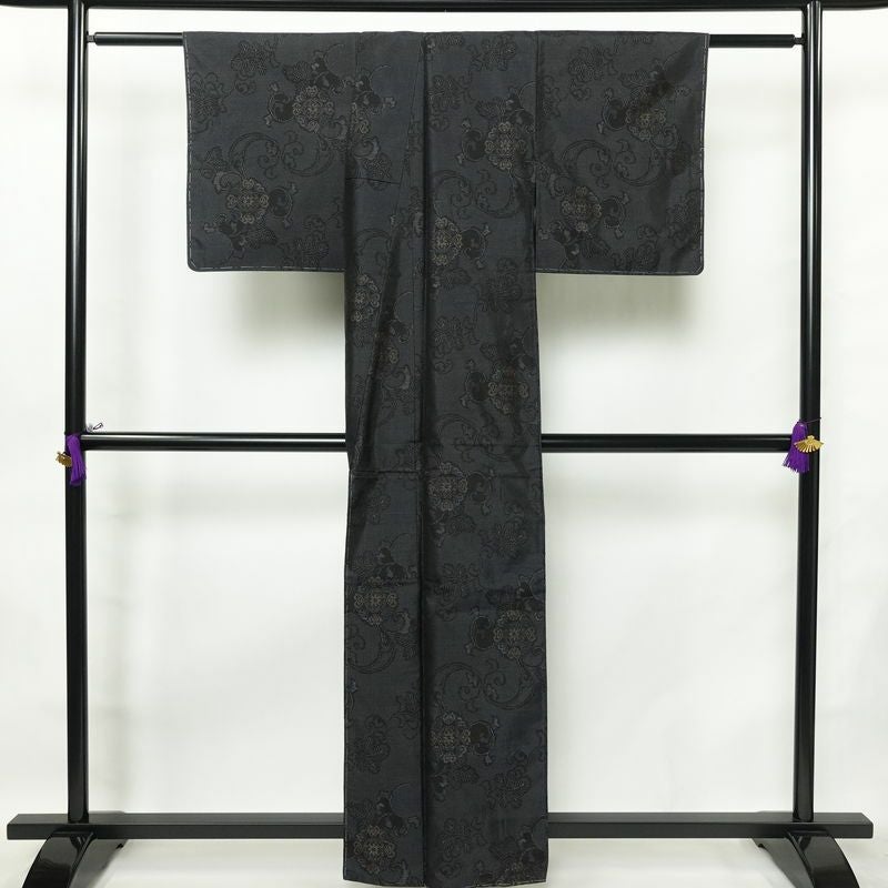 大島紬 良品 証紙なし しつけ糸付き 正絹 木の葉・植物柄 袷仕立て 身丈159cm 裄丈63.5cm 着物 青・紺_画像2