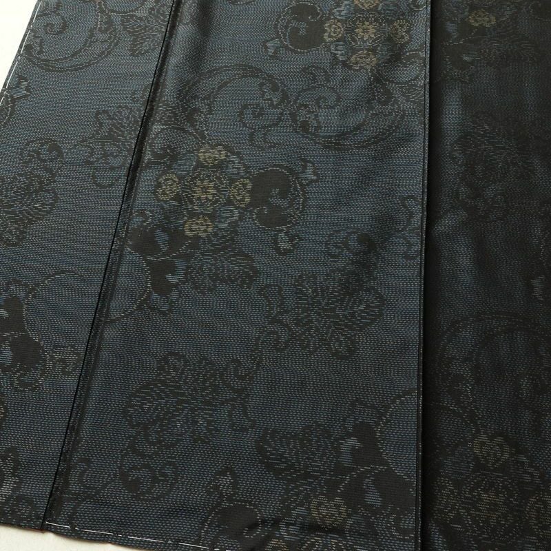 大島紬 良品 証紙なし しつけ糸付き 正絹 木の葉・植物柄 袷仕立て 身丈159cm 裄丈63.5cm 着物 青・紺_画像4