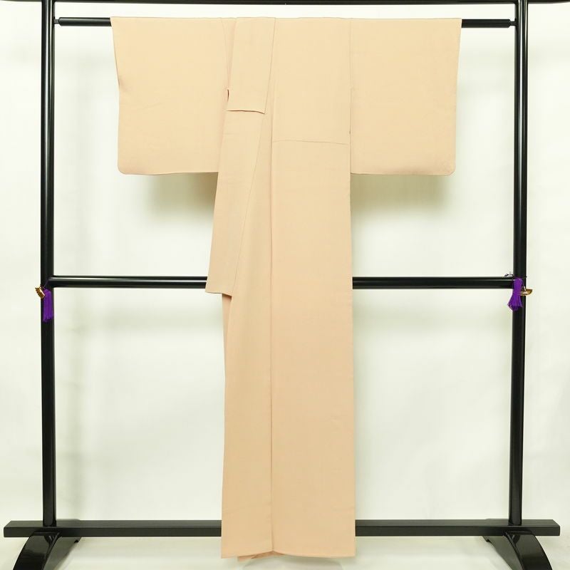 色無地 良品 茶渋染 落款入り 縮緬 一つ紋付き 正絹 無地 袷仕立て 身丈157cm 裄丈64cm フォーマル 着物 ベージュ_画像2