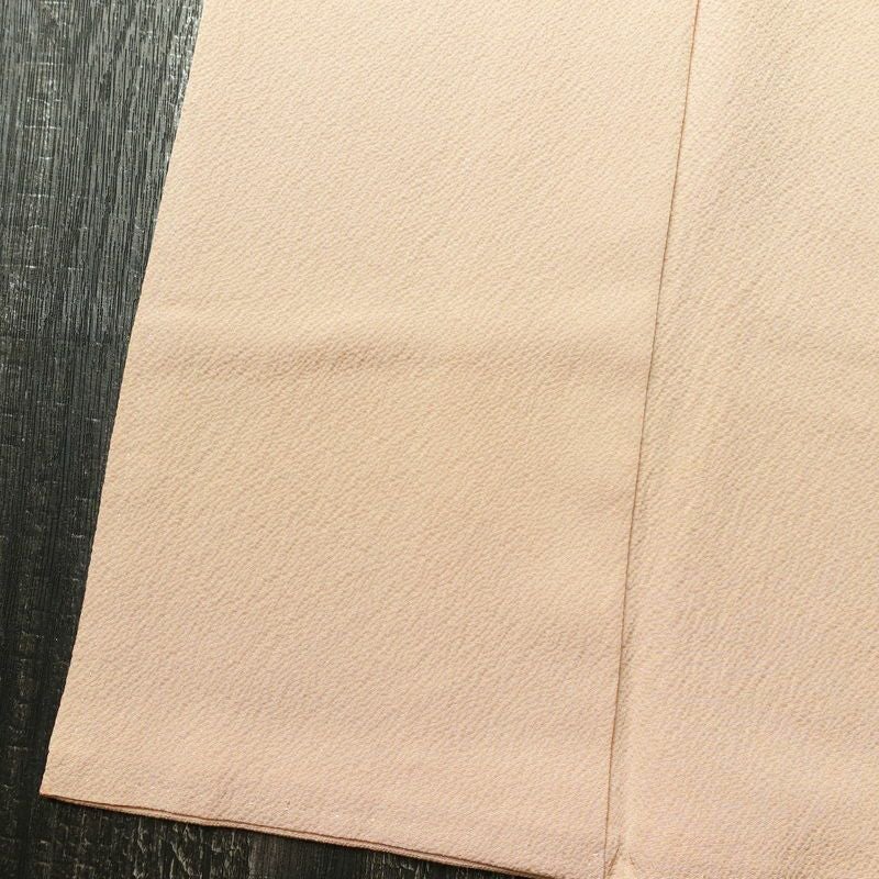 色無地 良品 茶渋染 落款入り 縮緬 一つ紋付き 正絹 無地 袷仕立て 身丈157cm 裄丈64cm フォーマル 着物 ベージュ_画像11