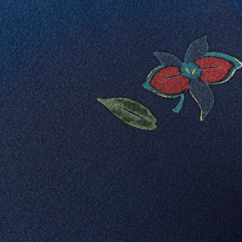 小紋 しつけ糸付き 縮緬 飛び柄 正絹 花柄 袷仕立て 身丈172cm 裄丈69cm 金彩 着物 青・紺_画像8