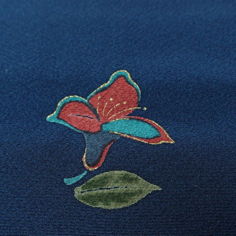 小紋 しつけ糸付き 縮緬 飛び柄 正絹 花柄 袷仕立て 身丈172cm 裄丈69cm 金彩 着物 青・紺_画像10