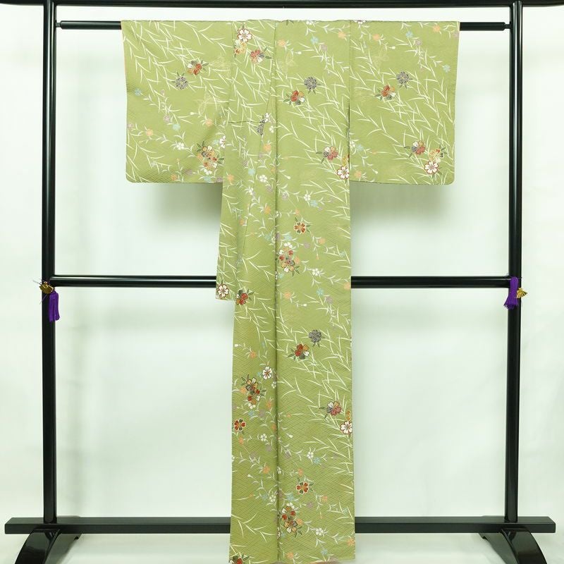 小紋 良品 ポリエステル 花柄 袷仕立て 身丈160cm 裄丈64cm 金彩 着物 緑・うぐいす色_画像2