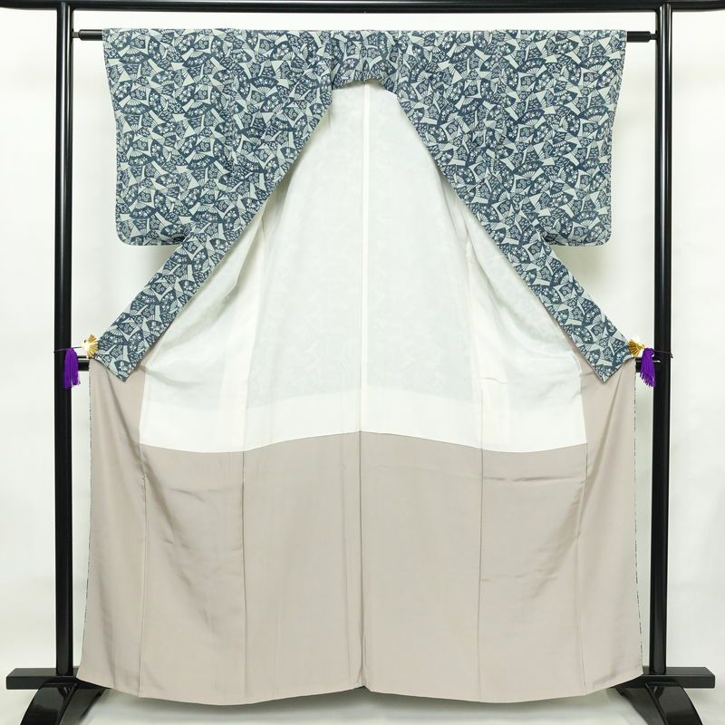 小紋 縮緬 総柄 正絹 古典柄 袷仕立て 身丈160.5cm 裄丈62.5cm 一部しつけ糸付き 扇子 着物 青・紺_画像3