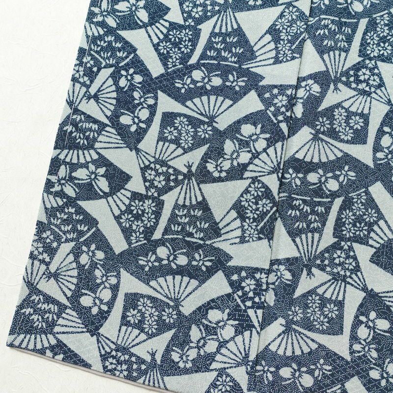 小紋 縮緬 総柄 正絹 古典柄 袷仕立て 身丈160.5cm 裄丈62.5cm 一部しつけ糸付き 扇子 着物 青・紺_画像11