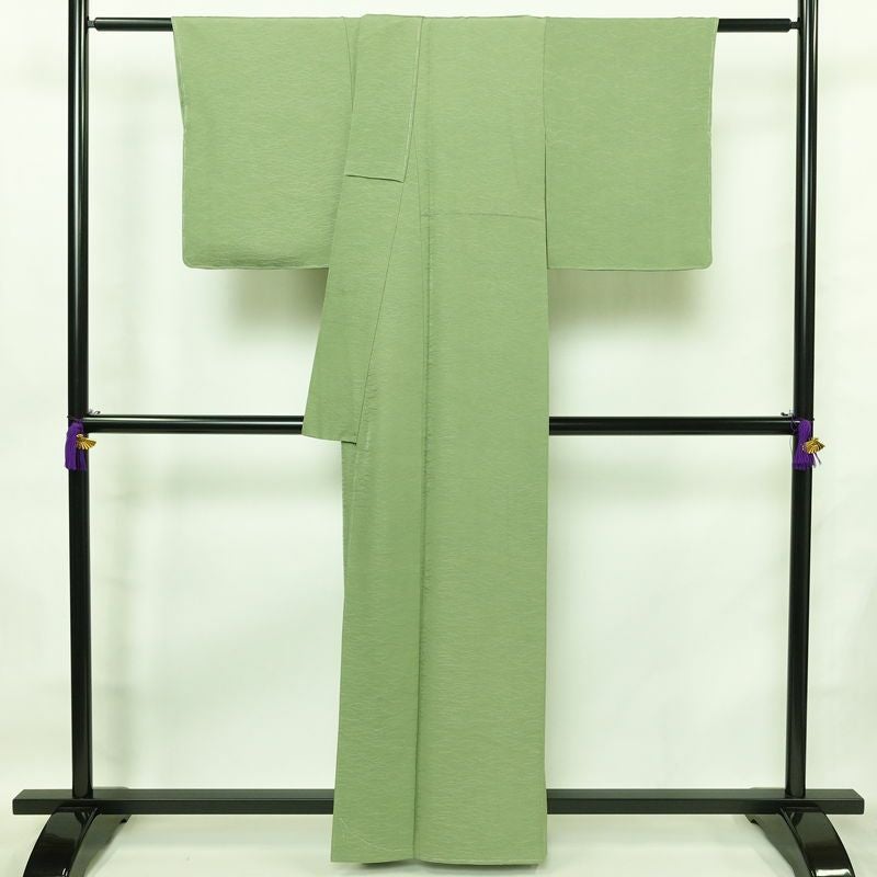 色無地 良品 しつけ糸付き 一つ紋付き 正絹 木の葉・植物柄 袷仕立て 身丈160cm 裄丈65cm フォーマル 着物 露芝 緑・うぐいす色_画像2