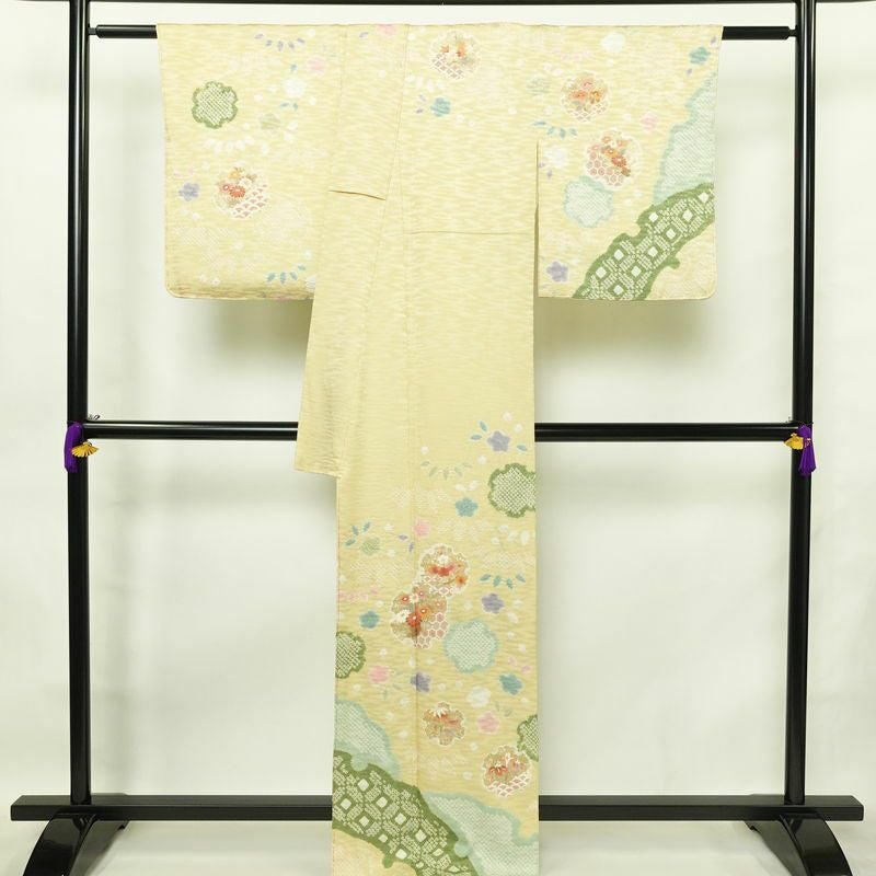 訪問着 美品 しつけ糸付き 絞り 正絹 古典柄 袷仕立て 身丈170.5cm 裄丈69cm 箔 共八掛 金彩 フォーマル 着物 クリーム_画像2