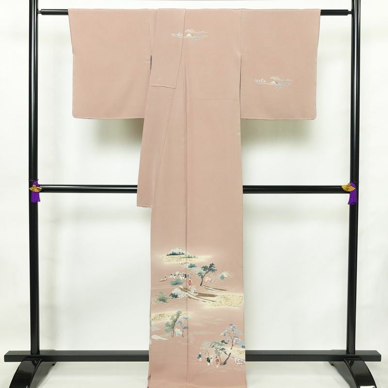 訪問着 良品 縮緬 正絹 風景柄 袷仕立て 身丈165cm 裄丈67.5cm 箔 一部しつけ糸付き フォーマル 着物 くすみピンク ピンク_画像2