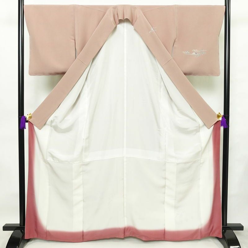 訪問着 良品 縮緬 正絹 風景柄 袷仕立て 身丈165cm 裄丈67.5cm 箔 一部しつけ糸付き フォーマル 着物 くすみピンク ピンク_画像3