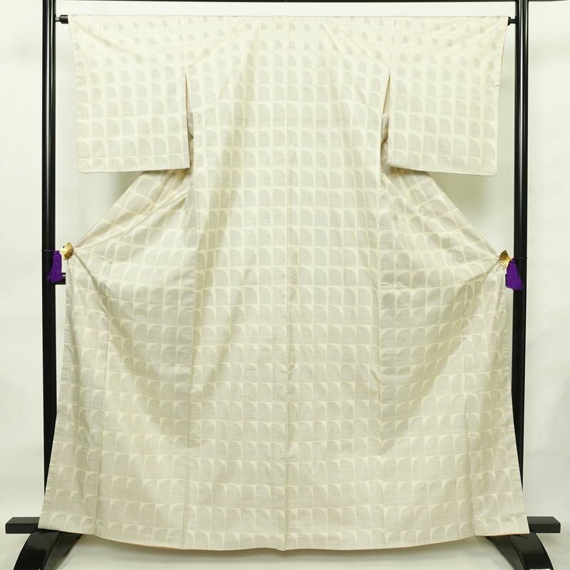 大島紬 付下 良品 証紙なし しつけ糸付き 正絹 幾何学柄・抽象柄 袷仕立て 身丈163.5cm 裄丈65cm 着物 白_画像1