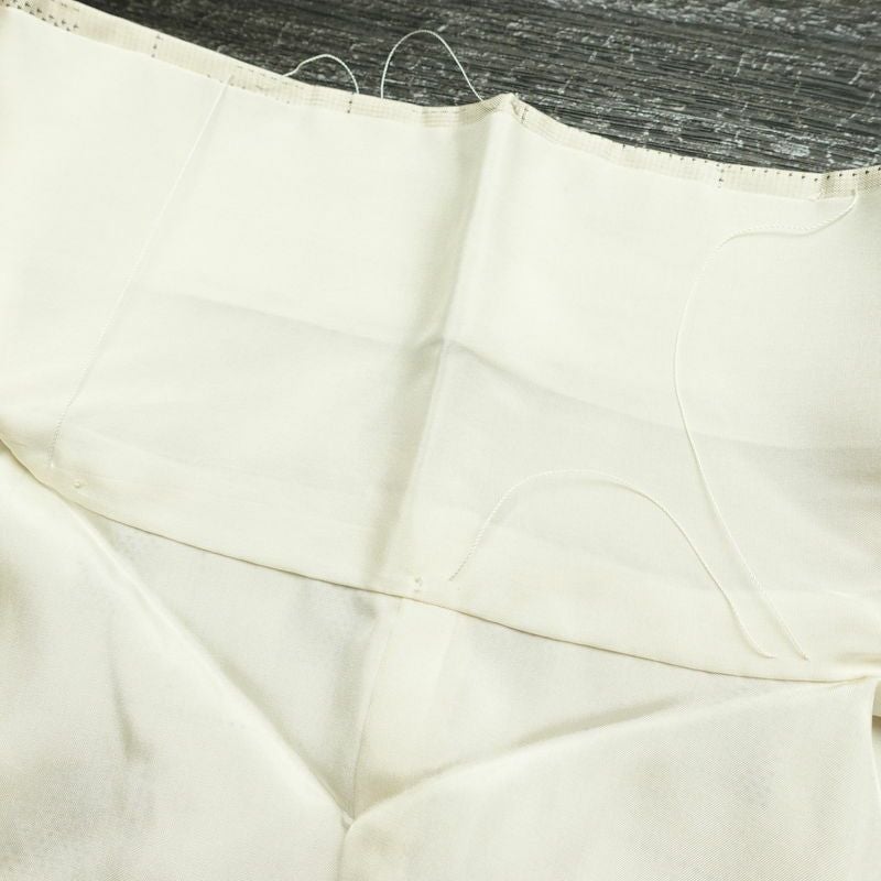 大島紬 付下 良品 証紙なし しつけ糸付き 正絹 幾何学柄・抽象柄 袷仕立て 身丈163.5cm 裄丈65cm 着物 白_画像19