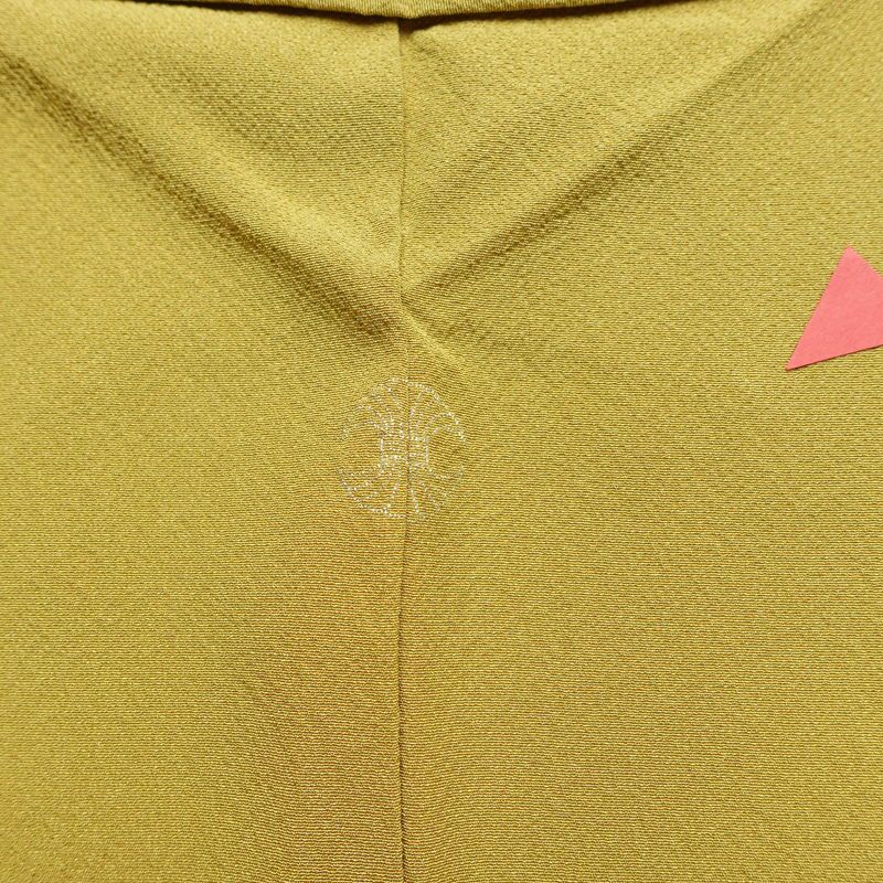 色無地 一つ紋付き 正絹 無地 袷仕立て 身丈150.5cm 裄丈63cm フォーマル 着物 黄・黄土色_画像11