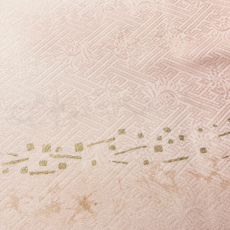 付け下げ 良品 しつけ糸付き 綸子 一つ紋付き 正絹 木の葉・植物柄 袷仕立て 身丈165cm 裄丈65cm 箔 刺繍 フォーマル 着物 ピンク_画像9