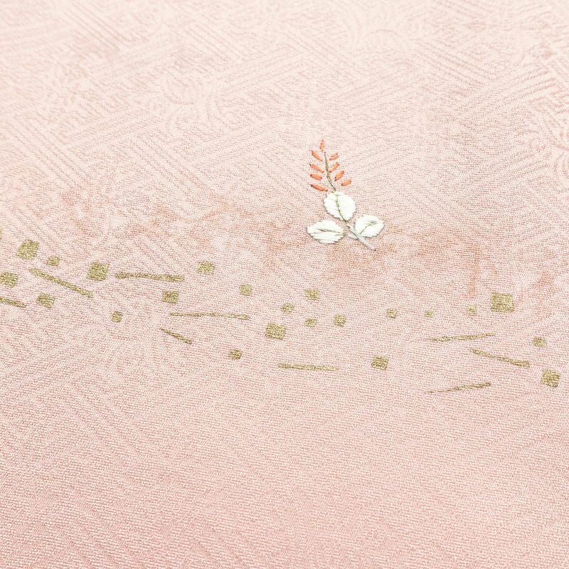 付け下げ 良品 しつけ糸付き 綸子 一つ紋付き 正絹 木の葉・植物柄 袷仕立て 身丈165cm 裄丈65cm 箔 刺繍 フォーマル 着物 ピンク_画像18