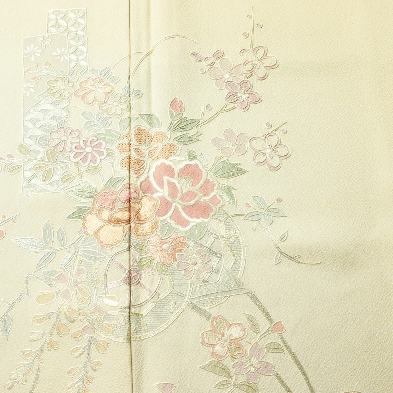 付け下げ 美品 蘇州刺繍 しつけ糸付き スワトウ刺繍 一つ紋付き 正絹 花柄 袷仕立て 身丈166cm 裄丈70cm 刺繍 フォーマル 着物 クリーム_画像6