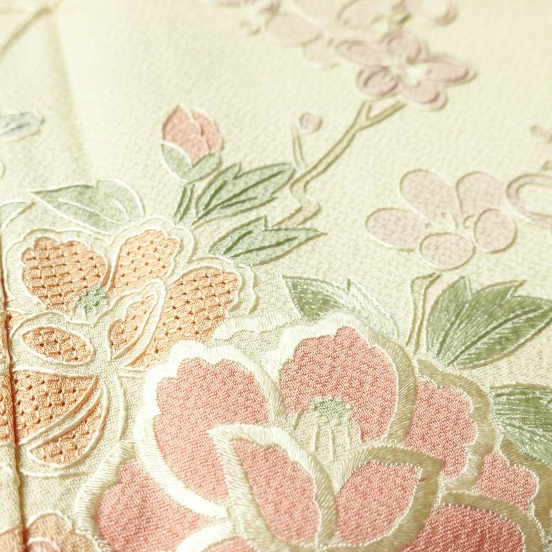 付け下げ 美品 蘇州刺繍 しつけ糸付き スワトウ刺繍 一つ紋付き 正絹 花柄 袷仕立て 身丈166cm 裄丈70cm 刺繍 フォーマル 着物 クリーム_画像8