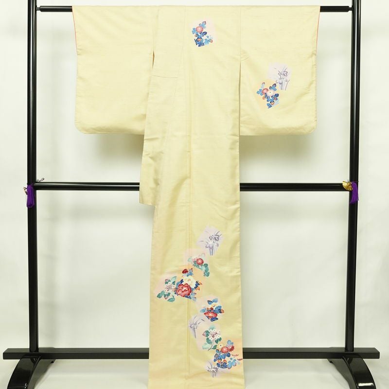 付け下げ 良品 紬地 正絹 花柄 袷仕立て 身丈167cm 裄丈66.5cm 着物 クリーム_画像2