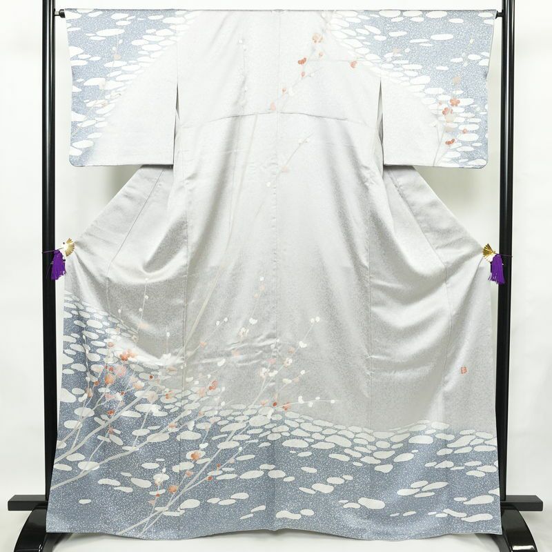 訪問着 落款入り 綸子 正絹 花柄 袷仕立て 身丈165cm 裄丈66cm 箔 共八掛 梅 金彩 フォーマル 着物 グレー_画像1