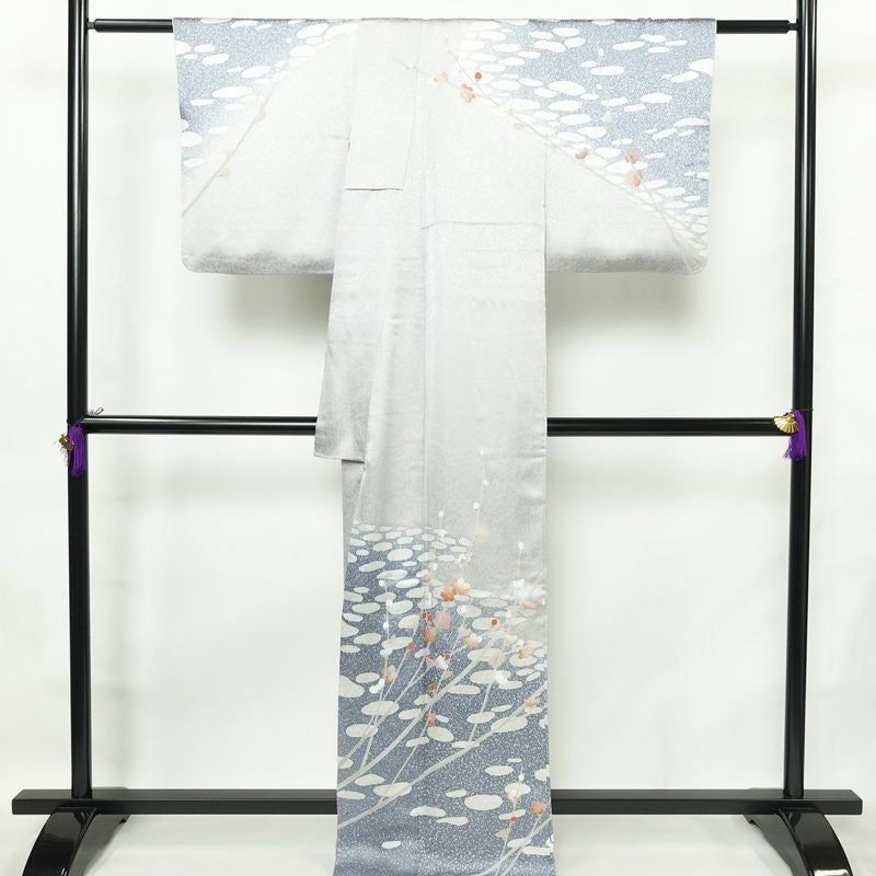 訪問着 落款入り 綸子 正絹 花柄 袷仕立て 身丈165cm 裄丈66cm 箔 共八掛 梅 金彩 フォーマル 着物 グレー_画像2