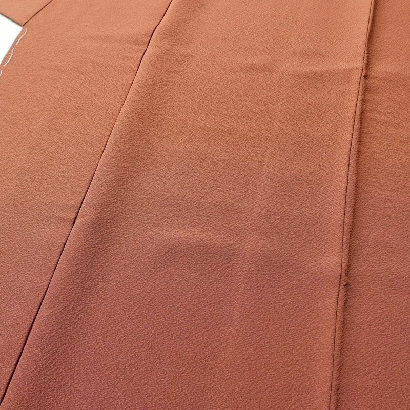 色無地 美品 しつけ糸付き 縮緬 一つ紋付き 正絹 その他の柄 袷仕立て 身丈167cm 裄丈66cm 共八掛 着物 茶_画像5