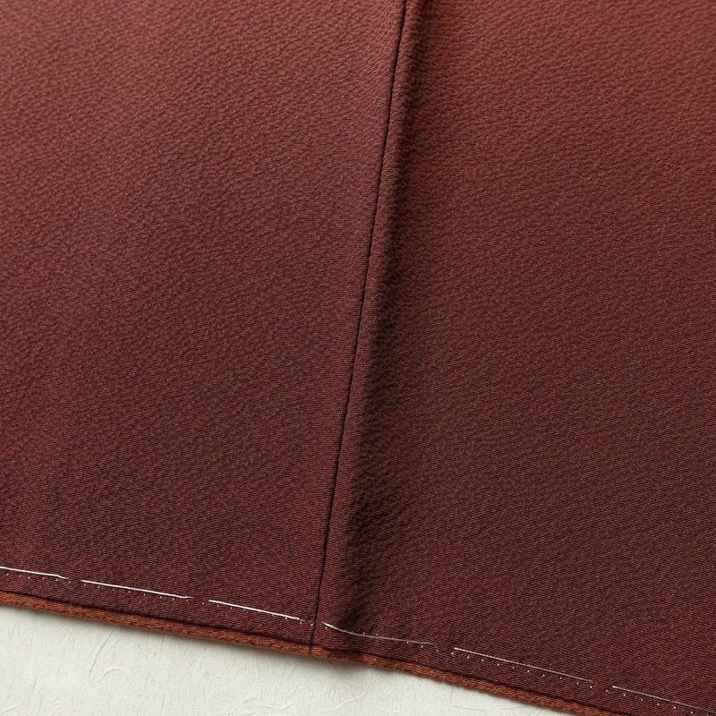 色無地 美品 しつけ糸付き 縮緬 一つ紋付き 正絹 その他の柄 袷仕立て 身丈167cm 裄丈66cm 共八掛 着物 茶_画像10