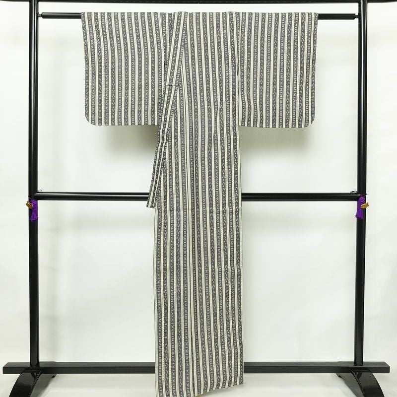 紬 良品 しつけ糸付き 正絹 縞柄・線柄 袷仕立て 身丈159.5cm 裄丈65.5cm 着物 グレー_画像2