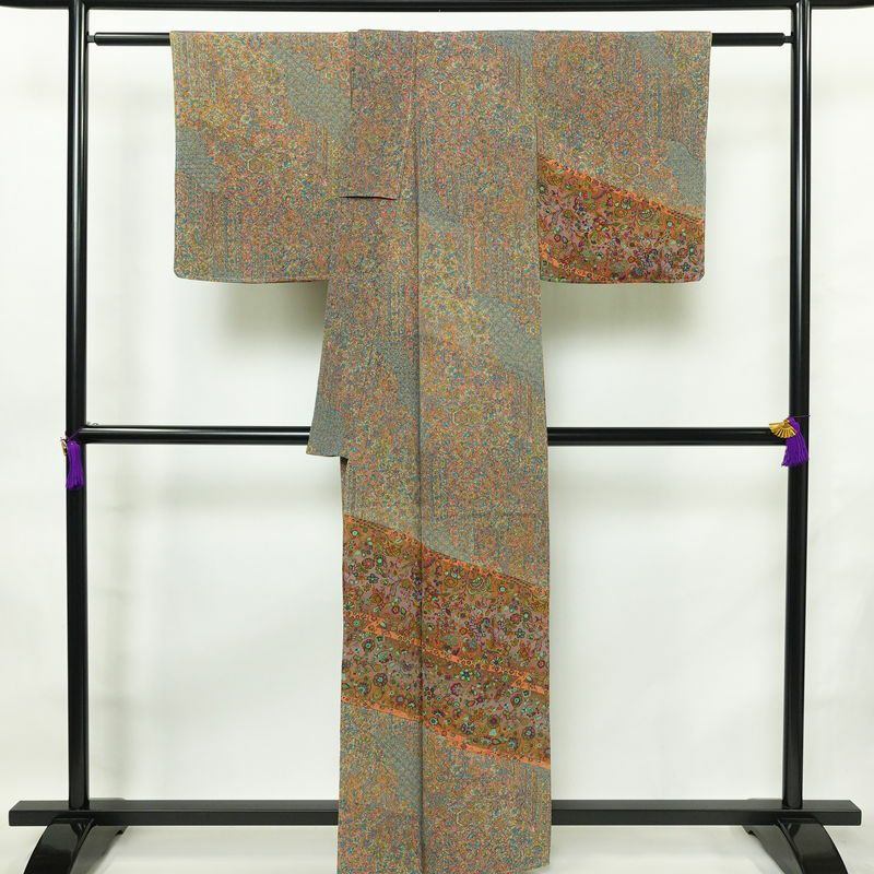 小紋 美品 しつけ糸付き 縮緬 付下小紋 正絹 幾何学柄・抽象柄 袷仕立て 身丈160.5cm 裄丈66cm 着物 多色使い_画像2