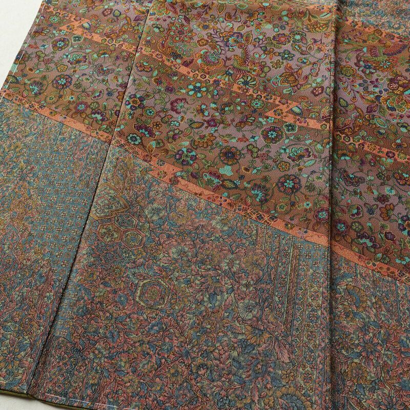 小紋 美品 しつけ糸付き 縮緬 付下小紋 正絹 幾何学柄・抽象柄 袷仕立て 身丈160.5cm 裄丈66cm 着物 多色使い_画像4