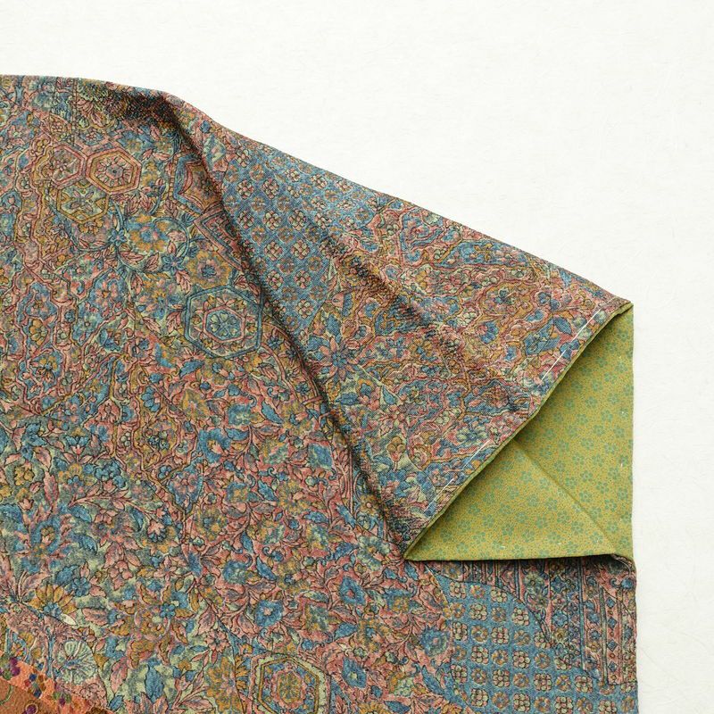 小紋 美品 しつけ糸付き 縮緬 付下小紋 正絹 幾何学柄・抽象柄 袷仕立て 身丈160.5cm 裄丈66cm 着物 多色使い_画像15