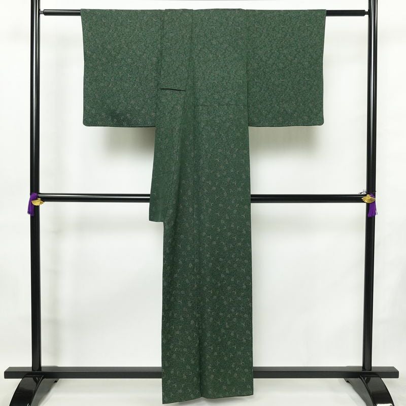 色無地 落款入り 一つ紋付き 正絹 木の葉・植物柄 袷仕立て 身丈159.5cm 裄丈64cm 着物 緑・うぐいす色_画像2