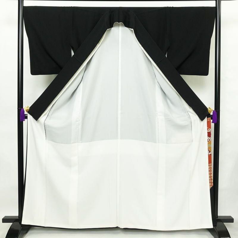 黒留袖 五つ紋付き 金駒刺繍 正絹 古典柄 袷仕立て 身丈164cm 裄丈68cm 箔 金彩 フォーマル 着物 黒_画像3