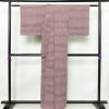紬 良品 しつけ糸付き 正絹 その他の柄 袷仕立て 身丈159cm 裄丈64cm 着物 紫・藤色_画像2