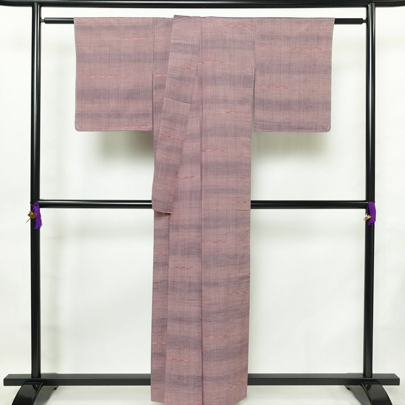 紬 良品 しつけ糸付き 正絹 その他の柄 袷仕立て 身丈159cm 裄丈64cm 着物 紫・藤色_画像2