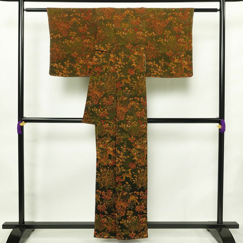 小紋 付下小紋 良品 しつけ糸付き 縮緬 正絹 人物・動物柄 袷仕立て 身丈158cm 裄丈65.5cm 着物 緑・うぐいす色_画像2