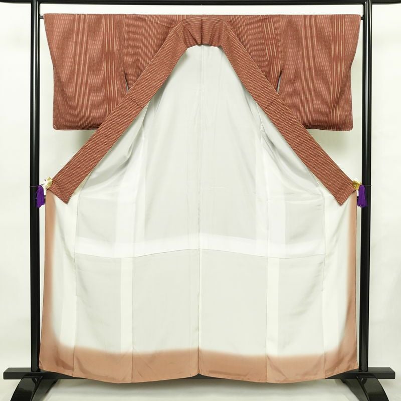 小紋 美品 しつけ糸付き 正絹 縞柄・線柄 袷仕立て 身丈159cm 裄丈67cm モダン 着物 茶_画像3