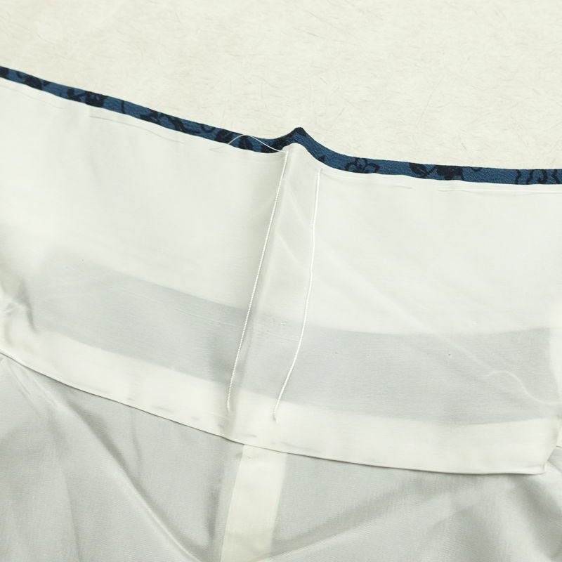 小紋 良品 しつけ糸付き 縮緬 正絹 花柄 袷仕立て 身丈158cm 裄丈66cm 着物 青・紺_画像18