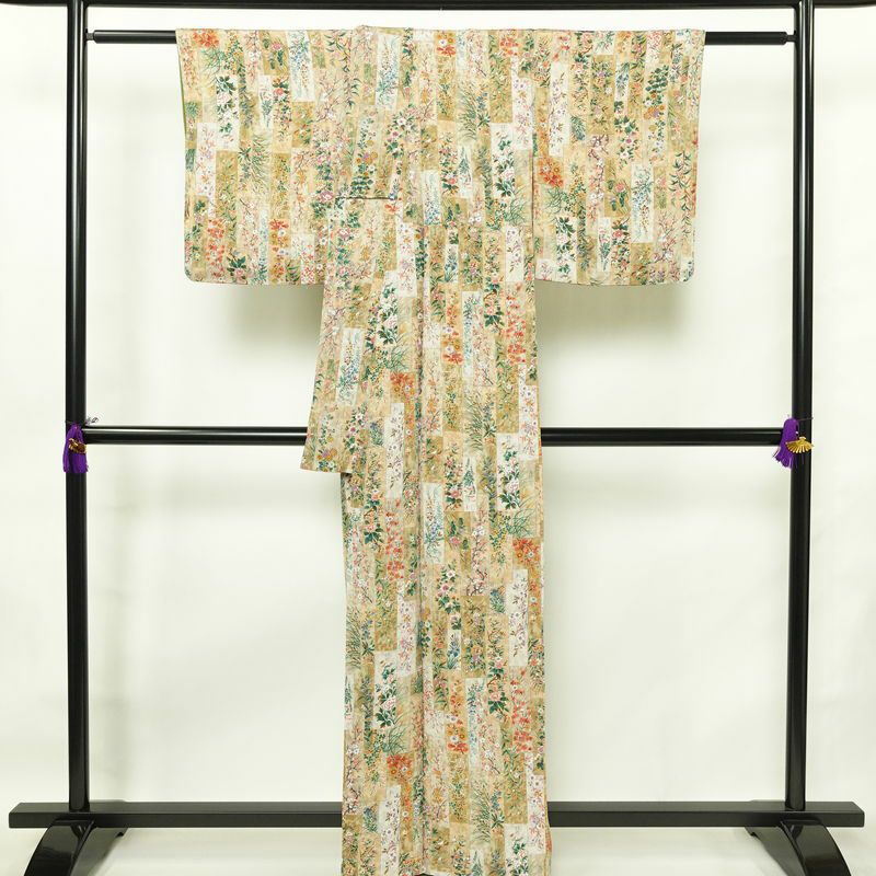 小紋 美品 しつけ糸付き 縮緬 正絹 木の葉・植物柄 袷仕立て 身丈161cm 裄丈66cm 着物 ベージュ_画像2