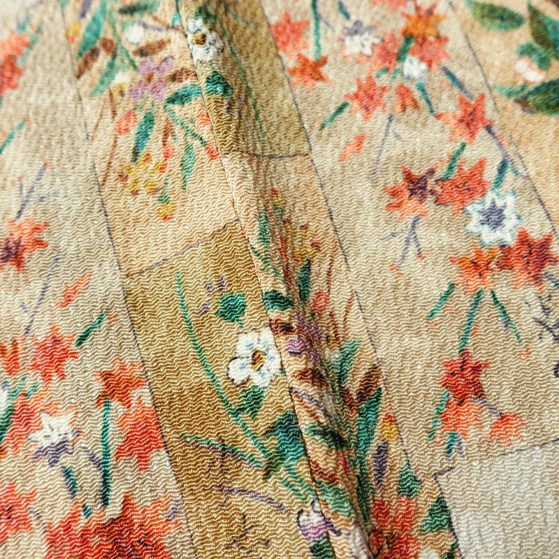 小紋 美品 しつけ糸付き 縮緬 正絹 木の葉・植物柄 袷仕立て 身丈161cm 裄丈66cm 着物 ベージュ_画像10