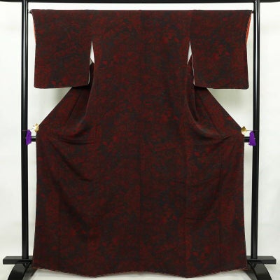 小紋 美品 しつけ糸付き 縮緬 正絹 幾何学柄・抽象柄 袷仕立て 身丈164.5cm 裄丈66.5cm 着物 小豆・エンジ