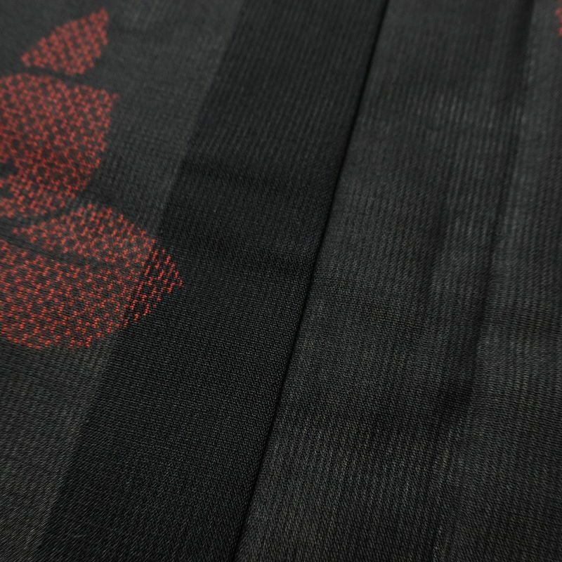 盛夏 良品 夏用 しつけ糸付き 正絹 花柄 単衣仕立て 身丈162.5cm 裄丈66.5cm 着物 黒_画像9